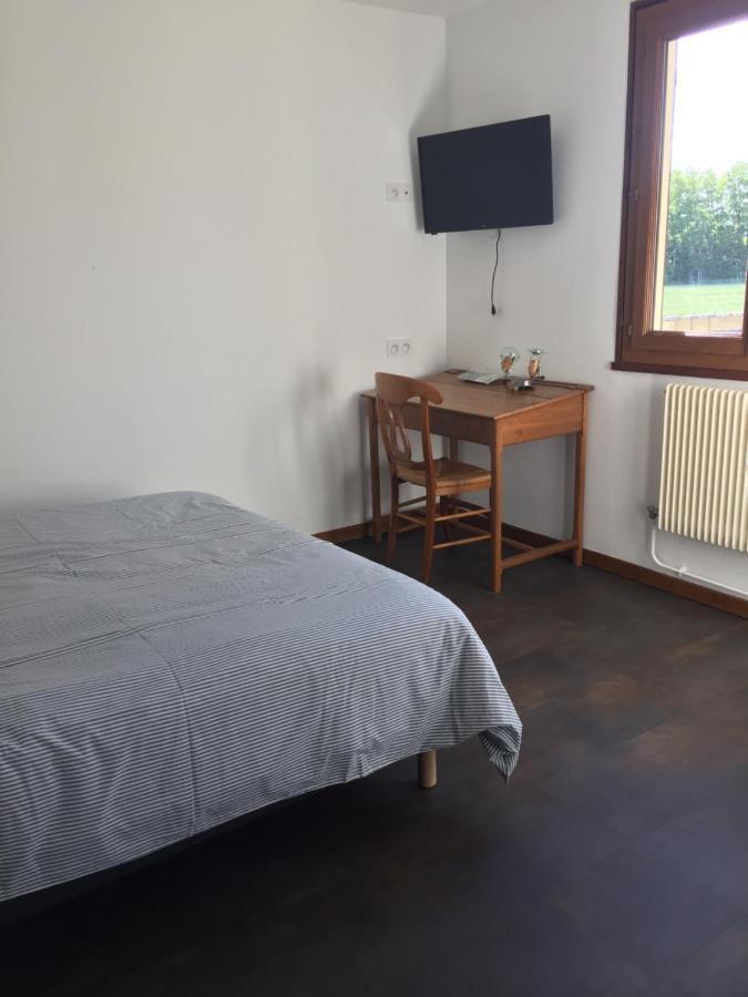 Bed and Breakfast Sous La Tour Agencourt Zewnętrze zdjęcie