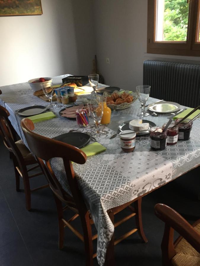 Bed and Breakfast Sous La Tour Agencourt Zewnętrze zdjęcie