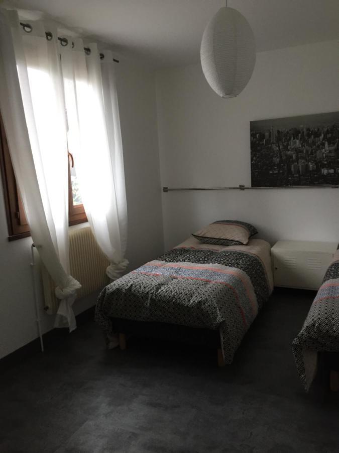 Bed and Breakfast Sous La Tour Agencourt Zewnętrze zdjęcie