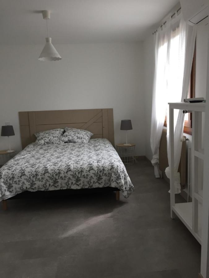 Bed and Breakfast Sous La Tour Agencourt Zewnętrze zdjęcie