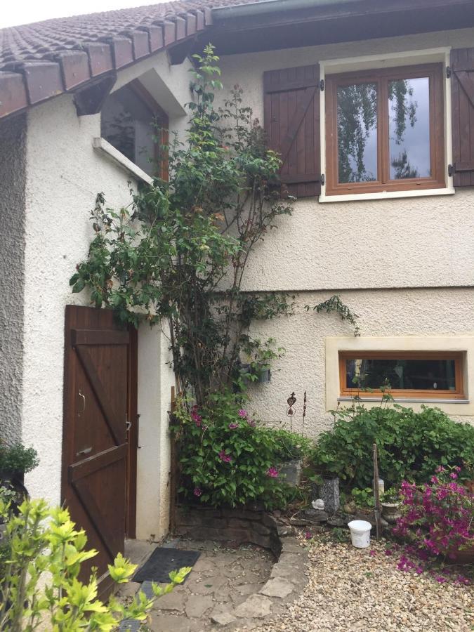 Bed and Breakfast Sous La Tour Agencourt Zewnętrze zdjęcie